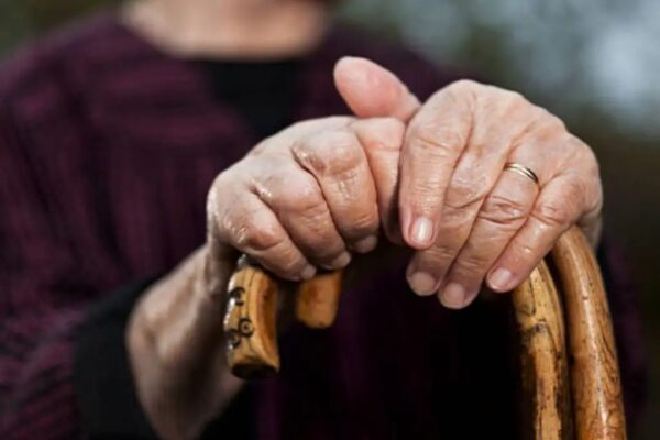 Abuelita mexicana se auto deporta y deja a toda su familia en EE.UU.; cruzó la frontera a los 15 años