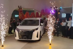Agencias de autos chinos superan crisis de arancel