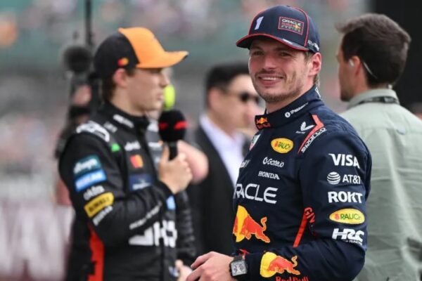 Verstappen se queda con la pole en Silverstone y sigue en la lucha por el título