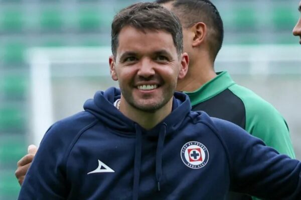 Nicolás Larcamón, con la historia en contra en su llegada a Cruz Azul