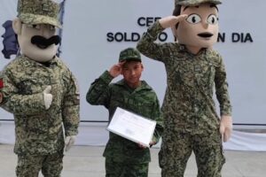 Samuel cumple sueño de ser soldado por un día en Michoacán