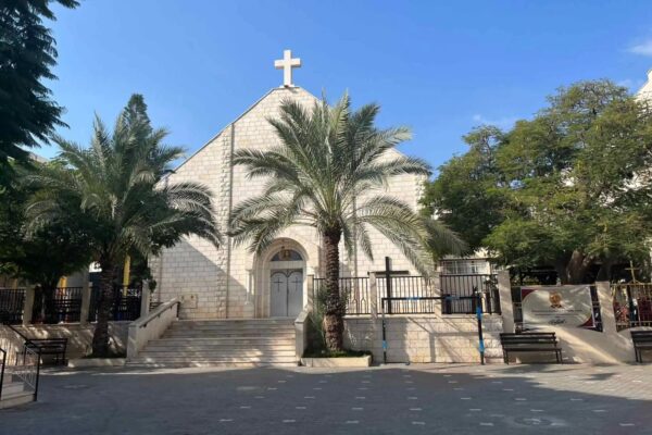 Bombardean Iglesia de la Sagrada Familia en Gaza; hay 4 muertos y 7 heridos