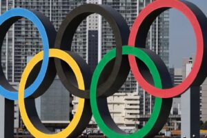 Comité Olímpico de EU prohíbe a mujeres trans competir en deportes femeninos