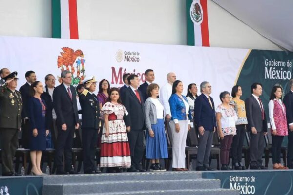 Ariadna Montiel acompaña a Sheinbaum en ceremonia por 700 años de Tenochtitlán