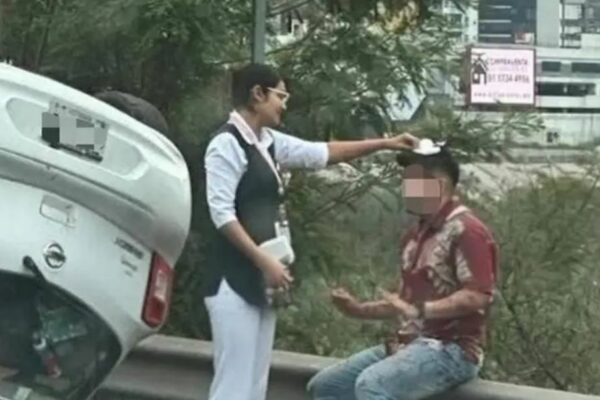 Ella es Yuli, la enfermera del IMSS que se bajó de su auto tras ver una volcadura y atendió a lesionado