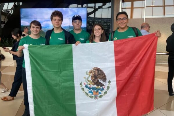 Jóvenes mexicanos ganan el oro en Olimpiada Internacional de Economía
