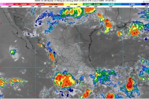 Monzón y ondas tropicales provocan lluvias intensas