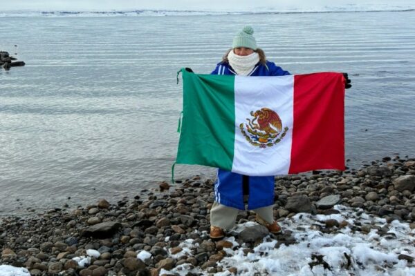 Elizabeth Hernández, la mexicana que desafía las heladas aguas del Glaciar Perito Moreno