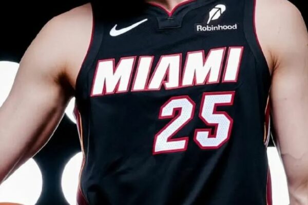 Exempleado de Miami Heat es acusado de robar camisetas usadas en partidos con valor millonario