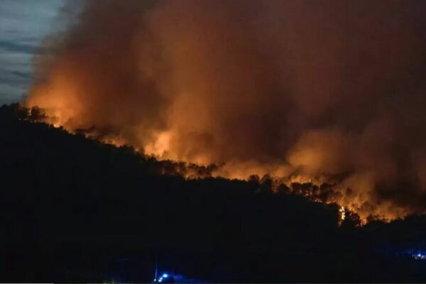 Incendio sin control en Francia arrasa con 8000 hectáreas