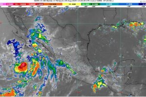 Tormenta tropical Ivo provoca lluvias y oleaje elevado en Baja California Sur
