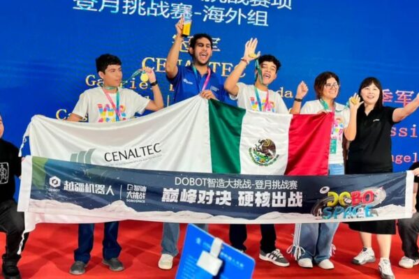 Orgullo mexicano. Equipo gana el oro en concurso de robótica en China; la SEP los felicita
