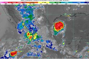 La onda tropical número 22 generará lluvias fuertes en México