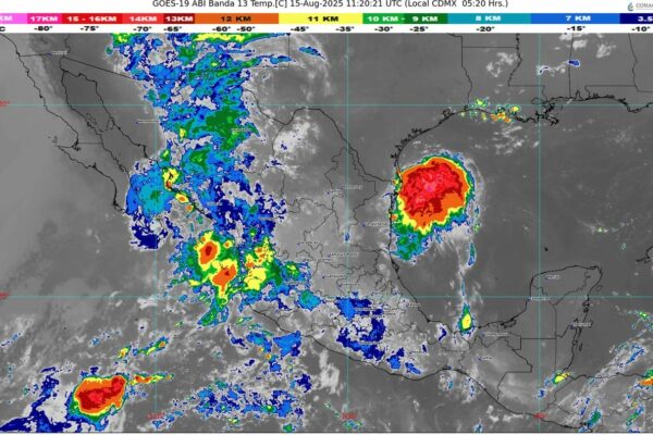 La onda tropical número 22 generará lluvias fuertes en México