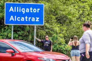 Ordena jueza desmantelar ‘Alligator Alcatraz’ dentro de 60 días