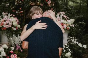 Google celebra el compromiso de Taylor Swift y Travis Kelce con un truco secreto en el buscador