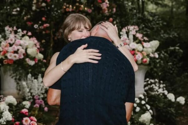 Google celebra el compromiso de Taylor Swift y Travis Kelce con un truco secreto en el buscador