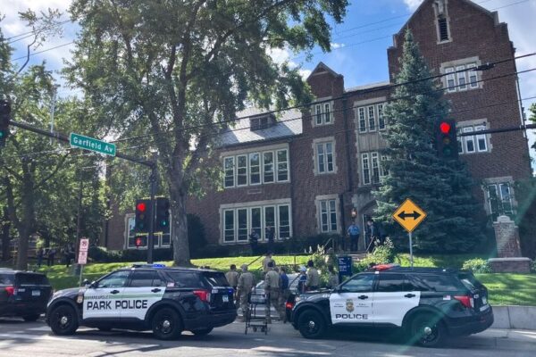 Al menos tres muertos, incluidos dos niños, y 17 heridos tras tiroteo en escuela católica de Minneapolis