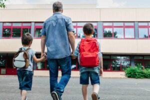 Papás luchones, llegó su quincena adelantada: inscripciones abiertas para la pensión Bienestar