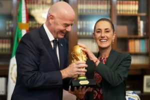 Claudia Sheinbaum se reúne con presidente de la FIFA de cara al Mundial 2026