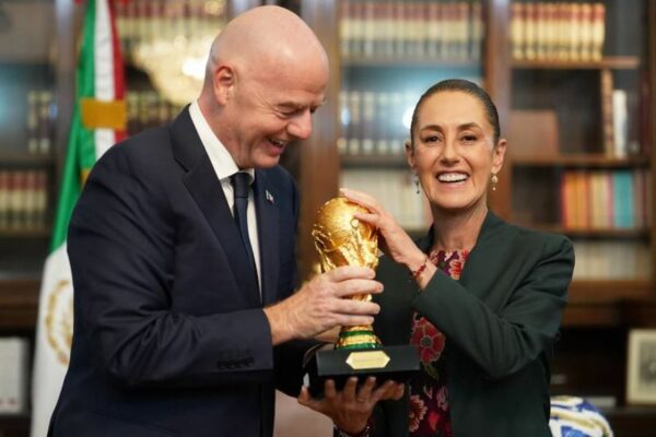 Claudia Sheinbaum se reúne con presidente de la FIFA de cara al Mundial 2026