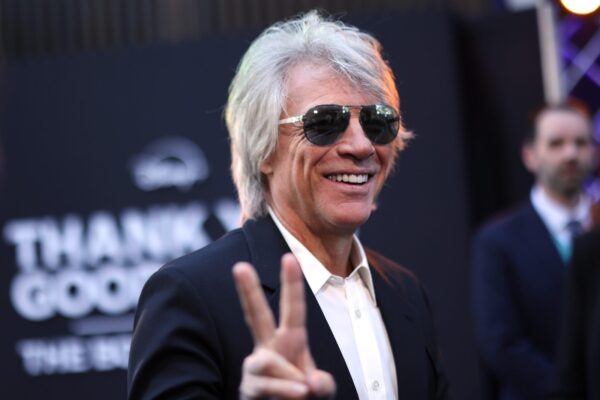 Bon Jovi y Carin León sorprenden con colaboración