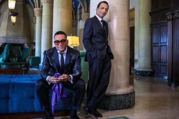Jon Secada hace honores a Nat King Cole, el primer solista anglo que cantó en español