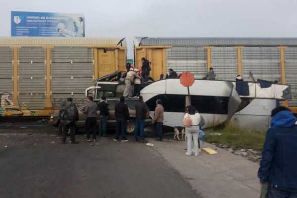 Ocho personas pierden la vida y 45 heridos en choque de tren