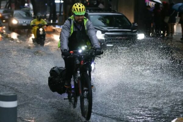 Activan alerta púrpura y roja en CdMx por fuertes lluvias