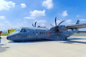 Aeronave militar C-295 aterriza “de panza” en Santa Lucía; sin lesionados