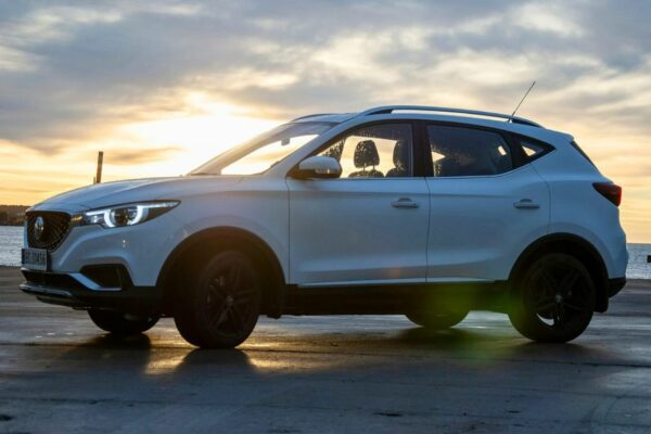 México elevará a 50% los aranceles a autos chinos