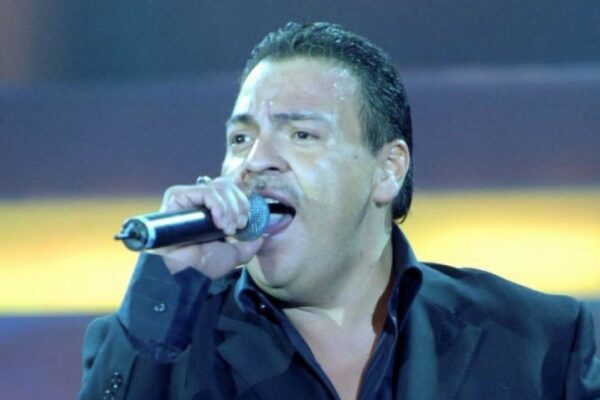 Hospitalizan de emergencia al cantante Julio Preciado