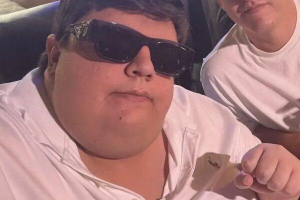 Influencer mexicano pierde cerca de 2 millones de pesos por apostarle a Canelo Álvarez
