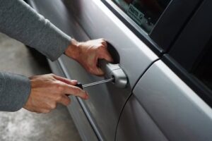 Roban ocho autos de una agencia en Acapulco; recuperan cinco tras balacera y persecución