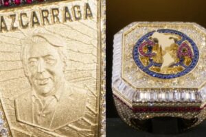 Emilio Azcárraga presume anillo especial del tricampeonato con América