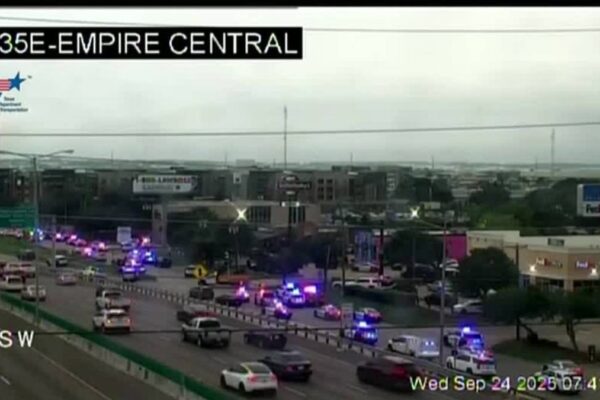 Francotirador ataca centro de detención de ICE en Dallas