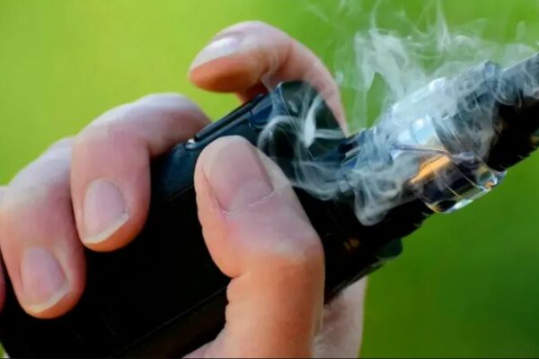 Envía Sheinbaum a diputados iniciativa para prohibir vapeadores; prevé hasta 8 años de cárcel a transgresores