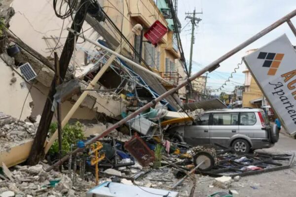 Suman 69 fallecidos por terremoto en Filipinas; SRE contacta a mexicanos y ofrece asistencia