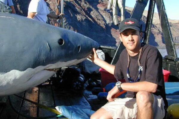 Tiburón ataca a biólogo mexicano Mauricio Hoyos; le mordió la cabeza y es reportado grave
