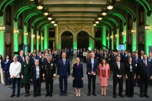 Claudia Sheinbaum se reúne con empresarios y miembros del Foro Económico Mundial