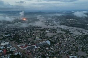 Amanece Poza Rica bajo el agua tras el desbordamiento del río Cazones en Veracruz