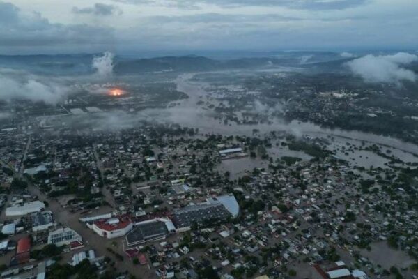 Amanece Poza Rica bajo el agua tras el desbordamiento del río Cazones en Veracruz