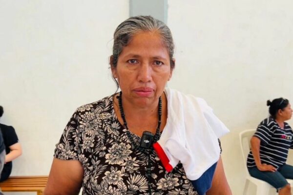 Huye de su casa por las lluvias, dejó atrás a su esposo e hijo