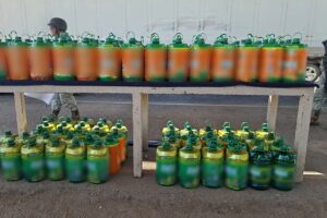 Decomisan mil 67 litros de metanfetamina oculta en bidones de limpiador en Sonora