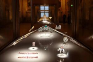 Hallan dañada la corona de Eugenia tras el espectacular robo en el Louvre