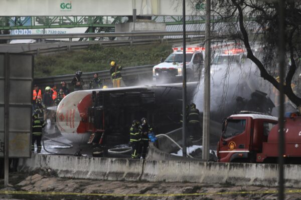 Van 32 muertos por la explosión de una pipa de gas en Iztapalapa