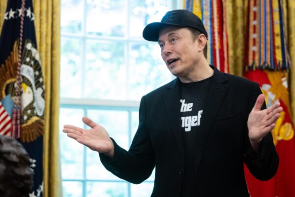 Musk asegura que el robot Optimus de Tesla acabará con la pobreza en todo el mundo