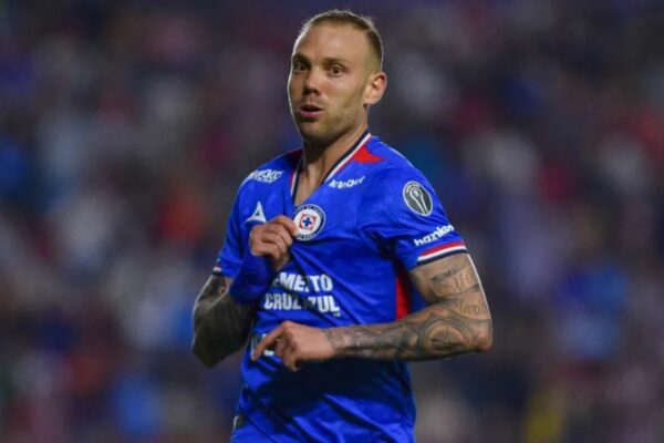 Rodolfo Rotondi renueva su contrato con Cruz Azul con ‘estatosférica’ cláusula de rescisión