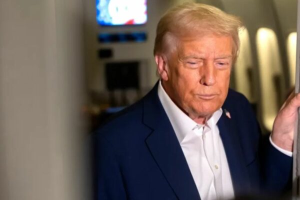 Donald Trump aplicará impuesto adicional del 10% a Canadá por no retirar anuncio antiaranceles