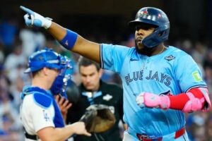 Vladimir Guerrero Jr. hace historia y los Blue Jays empatan la serie mundial ante Dodgers